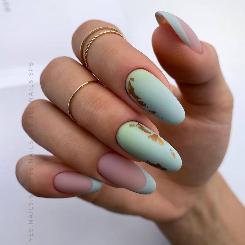 Блестящий маникюр с фольгой 2026 года: лучшие идеи дизайна ногтей с фольгой — фото