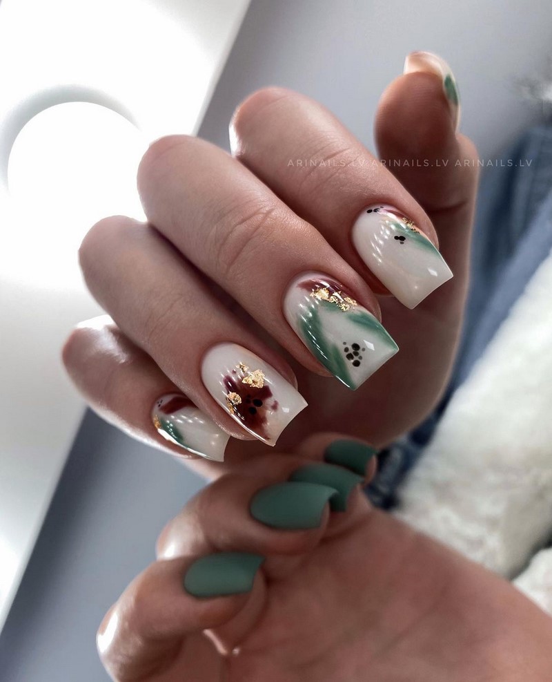 Блестящий маникюр с фольгой 2026 года: лучшие идеи дизайна ногтей с фольгой — фото