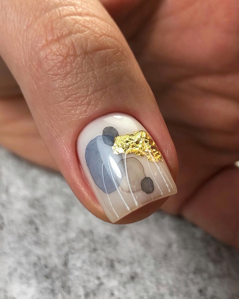 Блестящий маникюр с фольгой 2026 года: лучшие идеи дизайна ногтей с фольгой — фото