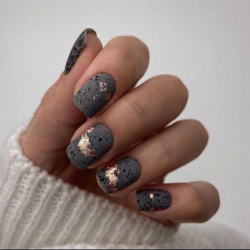 Блестящий маникюр с фольгой 2026 года: лучшие идеи дизайна ногтей с фольгой — фото