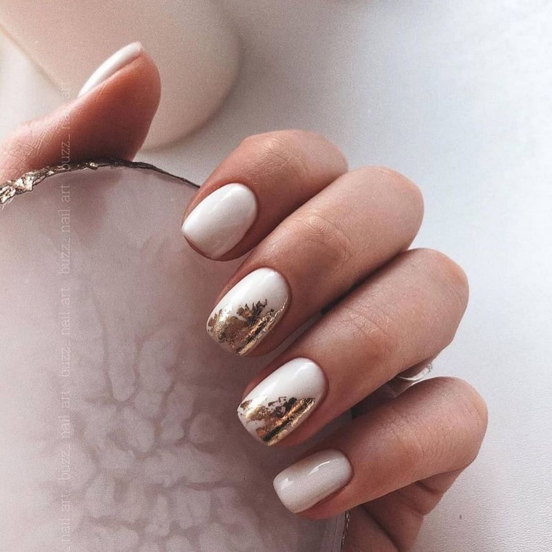 Блестящий маникюр с фольгой 2026 года: лучшие идеи дизайна ногтей с фольгой — фото