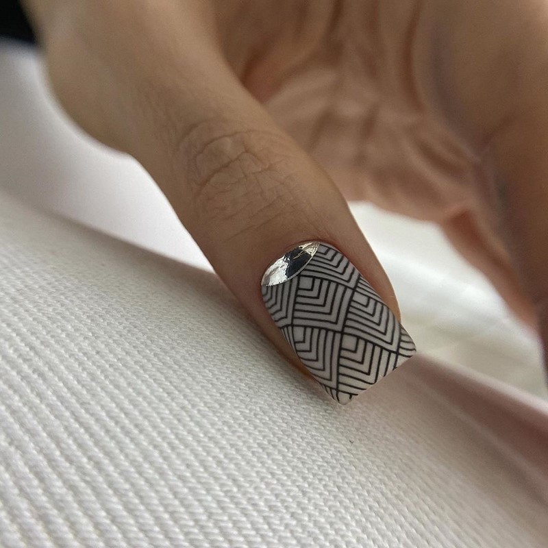 Блестящий маникюр с фольгой 2026 года: лучшие идеи дизайна ногтей с фольгой — фото