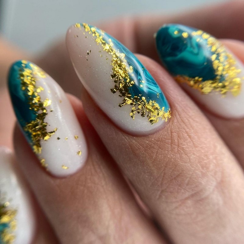 Блестящий маникюр с фольгой 2026 года: лучшие идеи дизайна ногтей с фольгой — фото