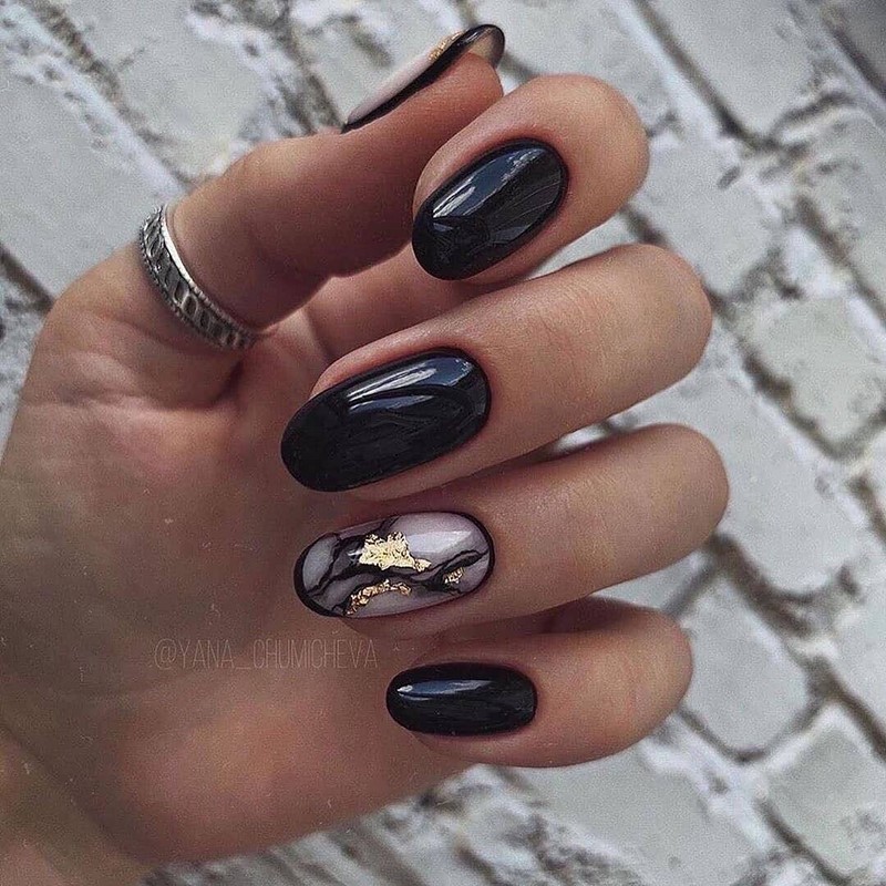 Блестящий маникюр с фольгой 2026 года: лучшие идеи дизайна ногтей с фольгой — фото