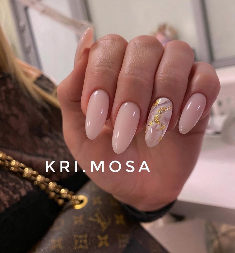 Блестящий маникюр с фольгой 2026 года: лучшие идеи дизайна ногтей с фольгой — фото