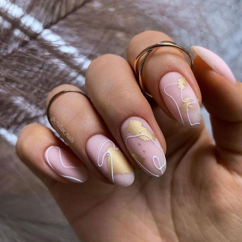 Блестящий маникюр с фольгой 2026 года: лучшие идеи дизайна ногтей с фольгой — фото