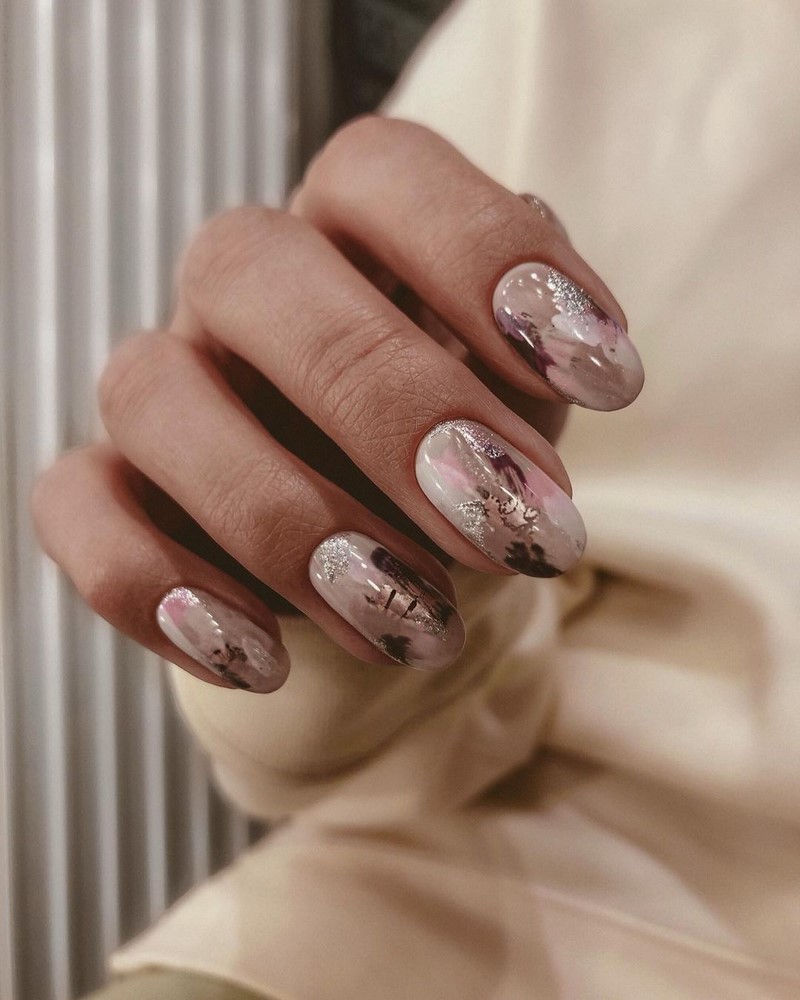 Блестящий маникюр с фольгой 2026 года: лучшие идеи дизайна ногтей с фольгой — фото