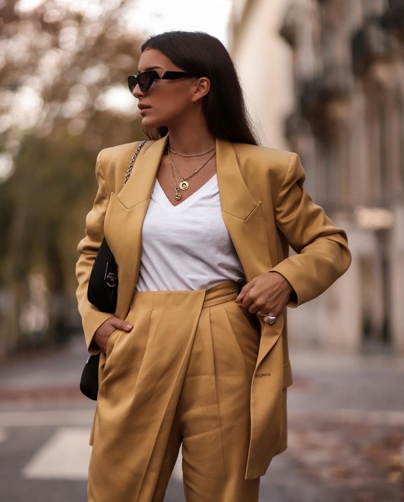 Все о базовом и капсульном гардеробе: актуальные примеры образов 2026