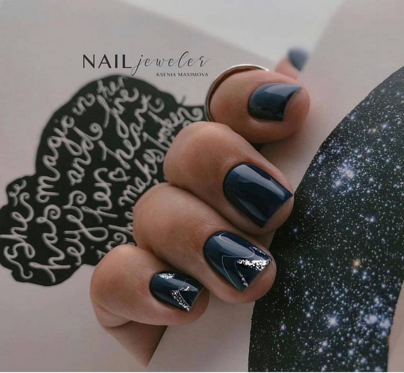 Стильный маникюр на короткие ногти 2026: лучшие идеи, новинки, тенденции — фото