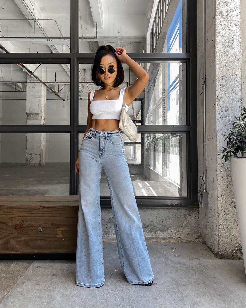 Стильные джинсы 2026 года: новинки, тренды, модные образы — фото