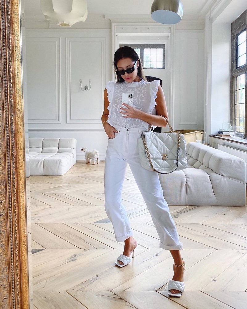 Стильные джинсы 2026 года: новинки, тренды, модные образы — фото