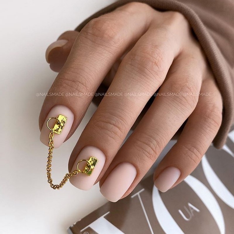 Стильный маникюр на короткие ногти 2026: лучшие идеи, новинки, тенденции — фото