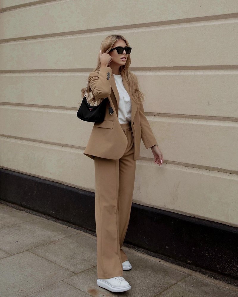 Все о базовом и капсульном гардеробе: актуальные примеры образов 2026