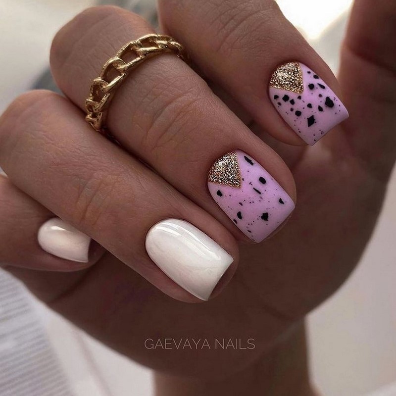 Стильный маникюр на короткие ногти 2026: лучшие идеи, новинки, тенденции — фото