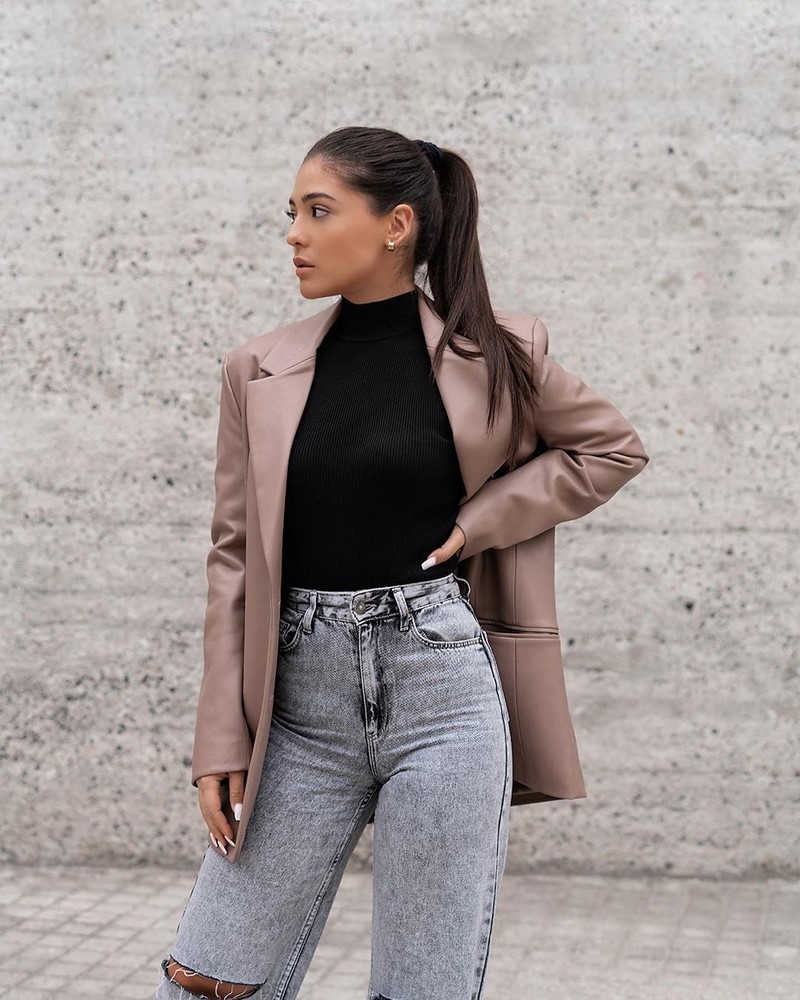 Все о базовом и капсульном гардеробе: актуальные примеры образов 2026