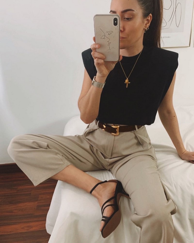 Все о базовом и капсульном гардеробе: актуальные примеры образов 2026