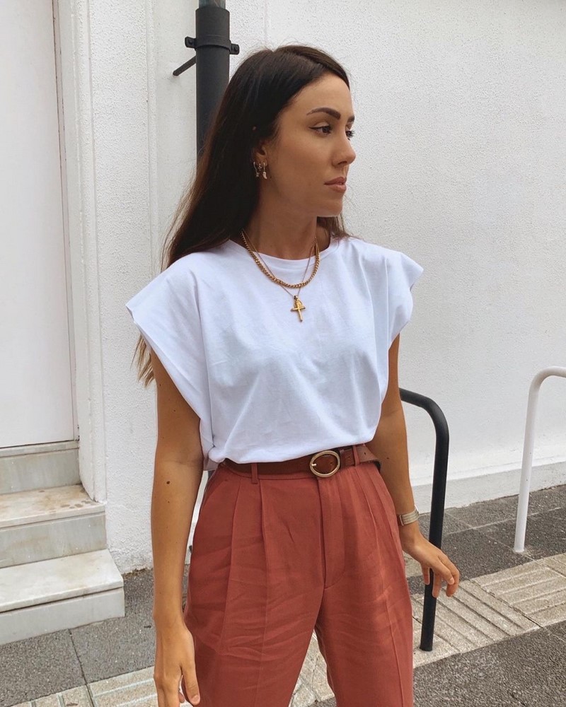 Все о базовом и капсульном гардеробе: актуальные примеры образов 2026