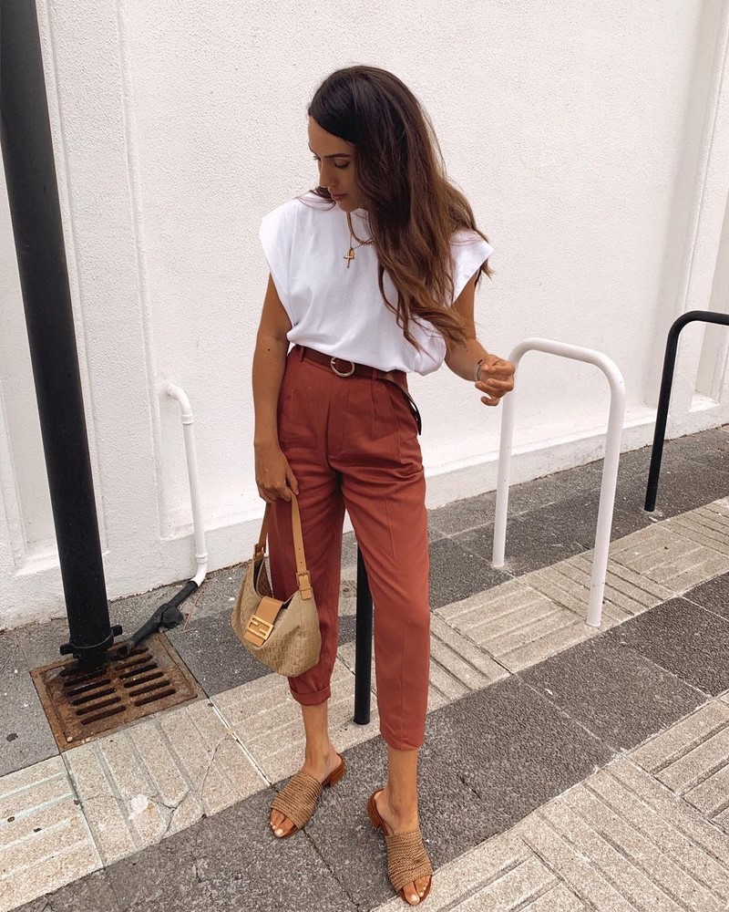 Все о базовом и капсульном гардеробе: актуальные примеры образов 2026