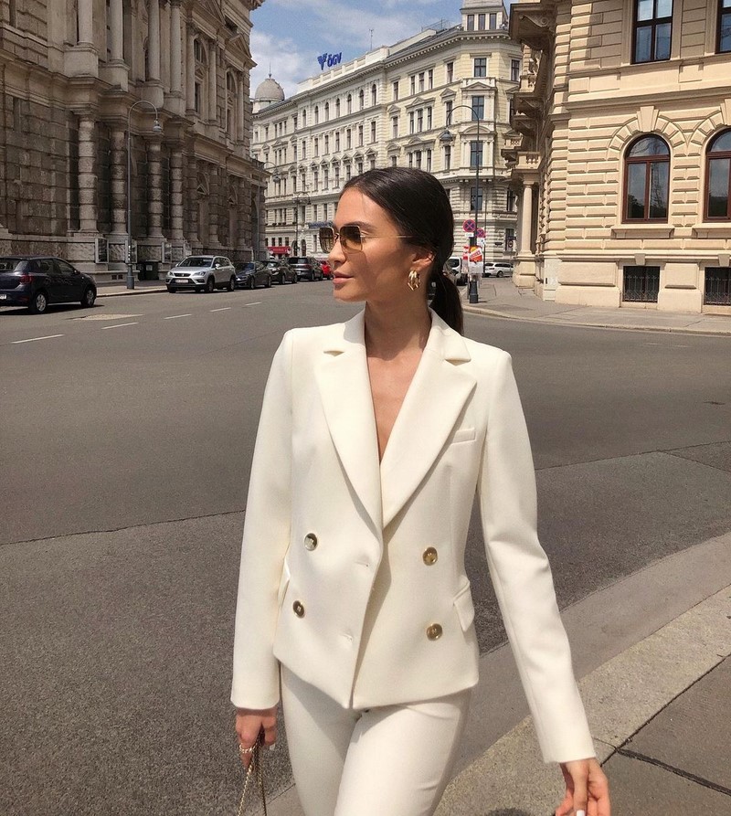 Все о базовом и капсульном гардеробе: актуальные примеры образов 2026