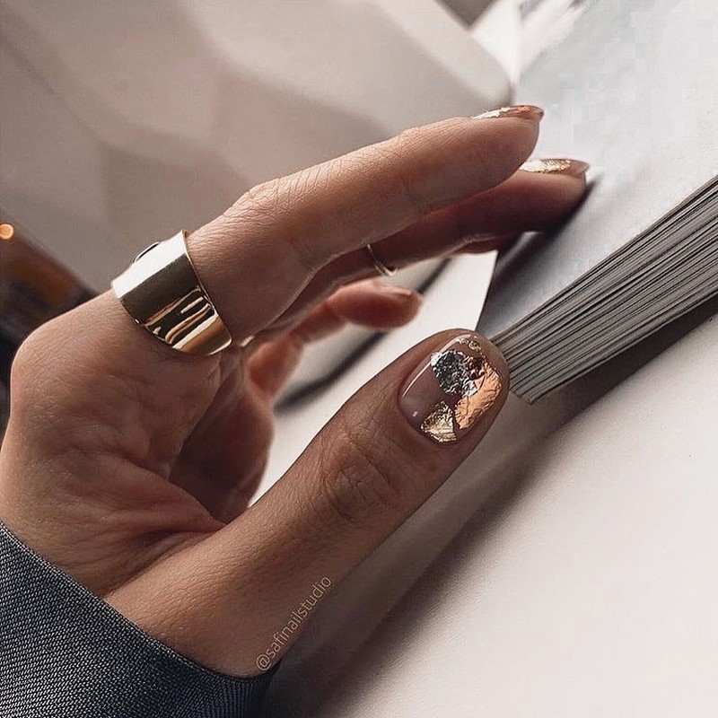 Стильный маникюр на короткие ногти 2026: лучшие идеи, новинки, тенденции — фото