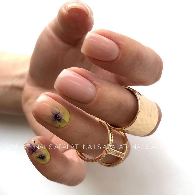 Стильный маникюр на короткие ногти 2026: лучшие идеи, новинки, тенденции — фото