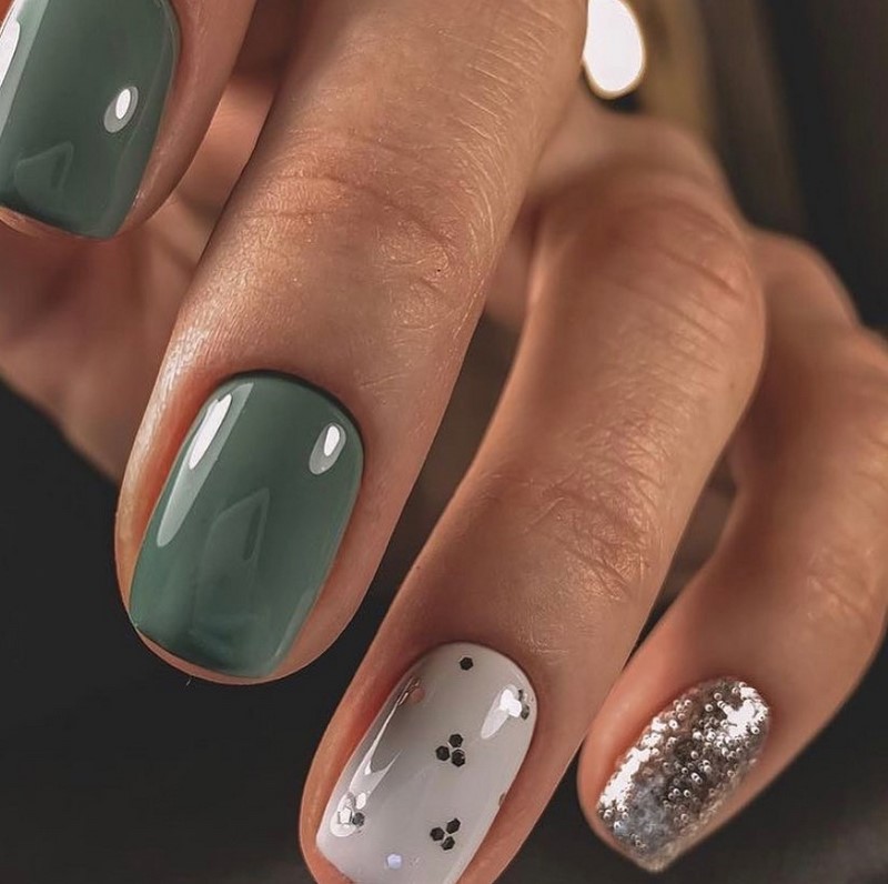 Стильный маникюр на короткие ногти 2026: лучшие идеи, новинки, тенденции — фото