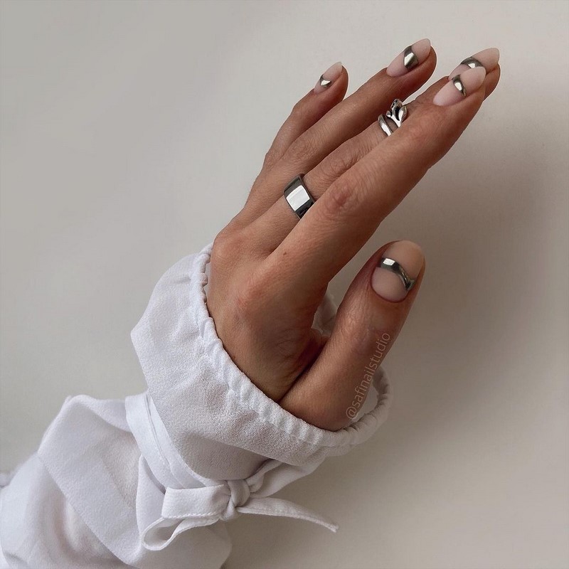 Стильный маникюр на короткие ногти 2026: лучшие идеи, новинки, тенденции — фото