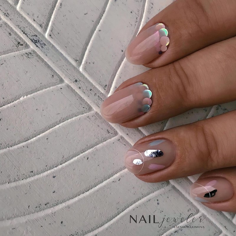 Стильный маникюр на короткие ногти 2026: лучшие идеи, новинки, тенденции — фото