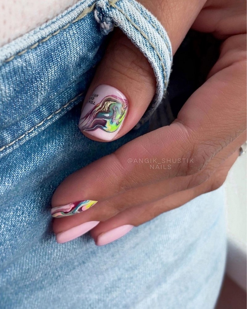 Стильный маникюр на короткие ногти 2026: лучшие идеи, новинки, тенденции — фото