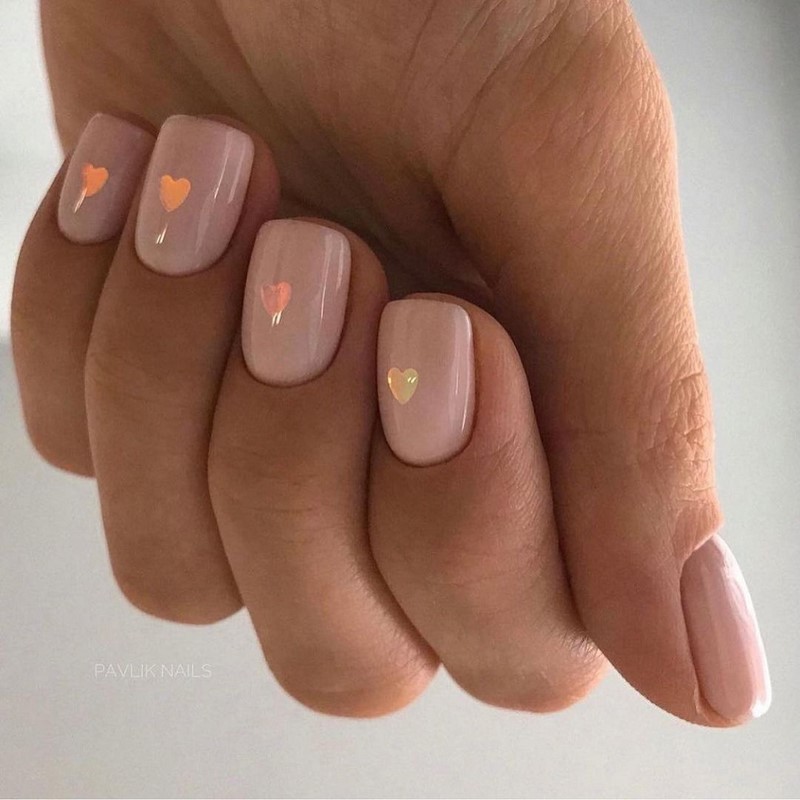 Стильный маникюр на короткие ногти 2026: лучшие идеи, новинки, тенденции — фото