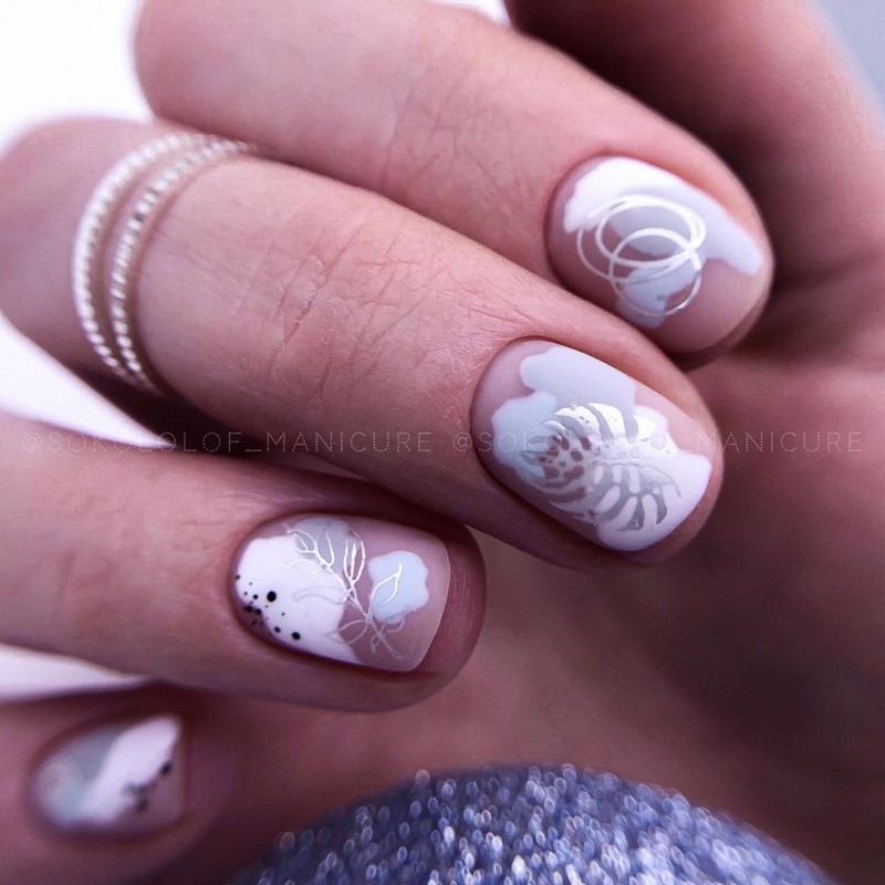 Стильный маникюр на короткие ногти 2026: лучшие идеи, новинки, тенденции — фото