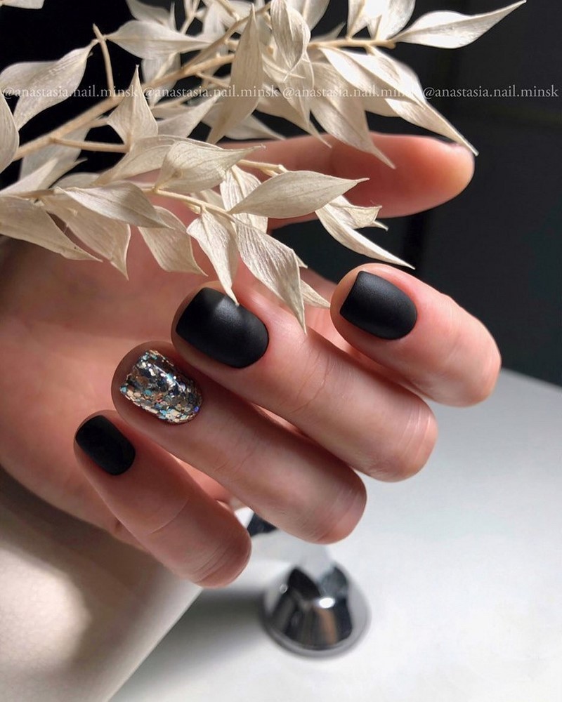 Стильный маникюр на короткие ногти 2026: лучшие идеи, новинки, тенденции — фото