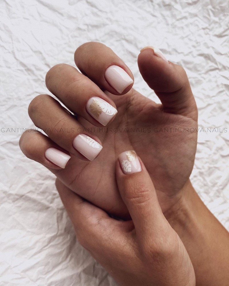 Стильный маникюр на короткие ногти 2026: лучшие идеи, новинки, тенденции — фото