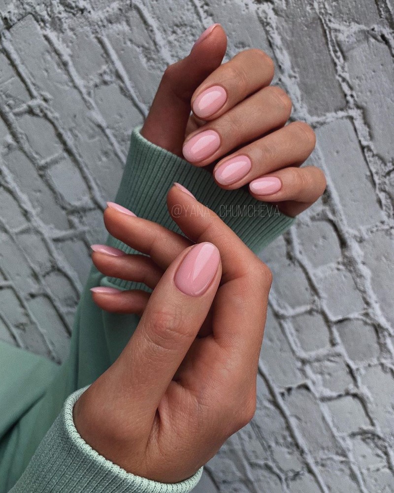 Стильный маникюр на короткие ногти 2026: лучшие идеи, новинки, тенденции — фото