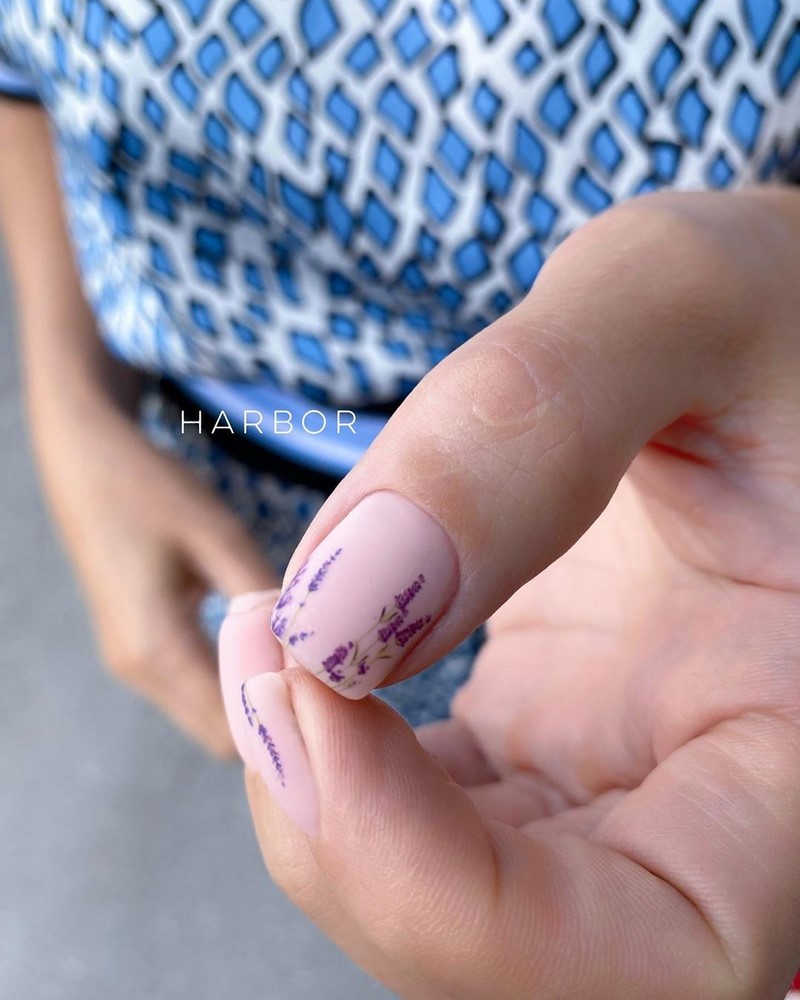 Стильный маникюр на короткие ногти 2026: лучшие идеи, новинки, тенденции — фото