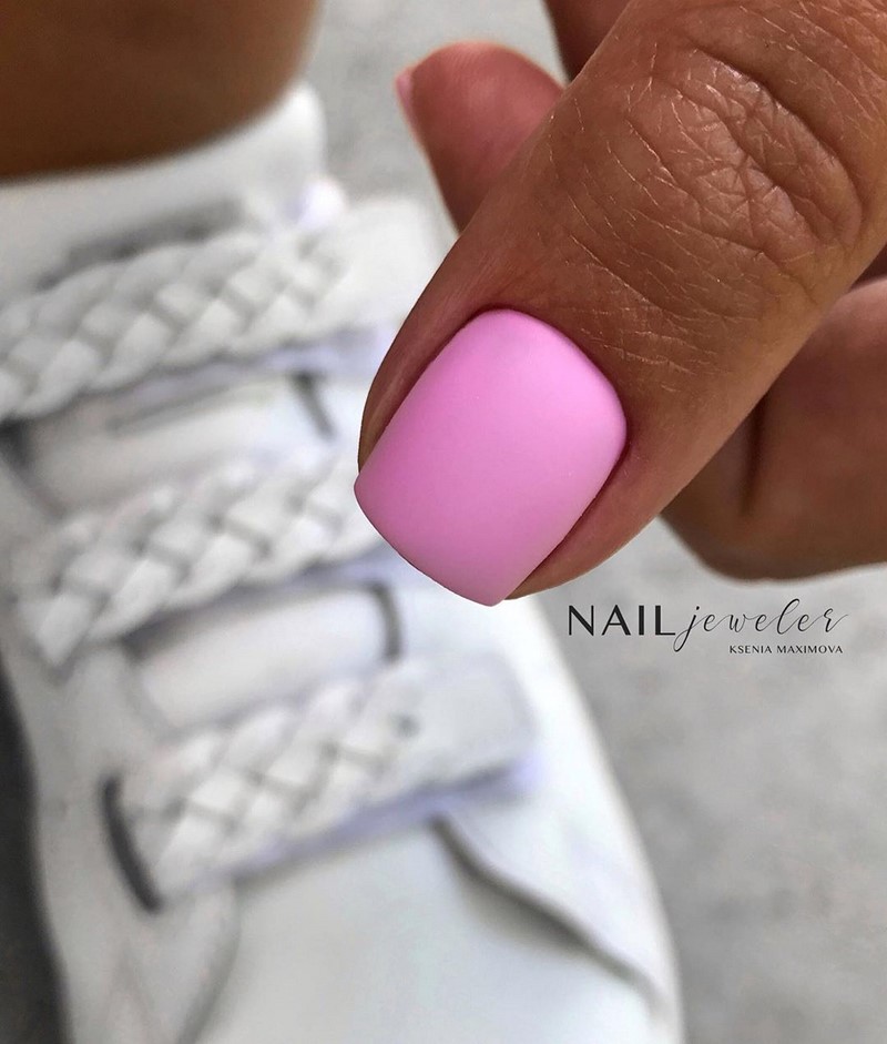 Стильный маникюр на короткие ногти 2026: лучшие идеи, новинки, тенденции — фото