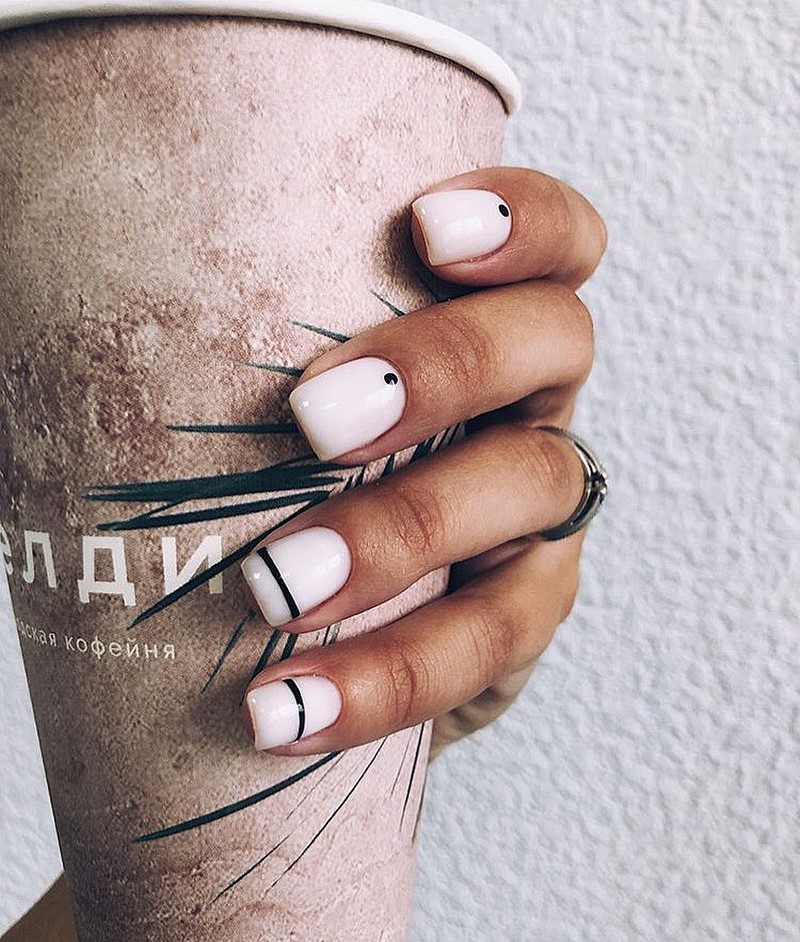 Стильный маникюр на короткие ногти 2026: лучшие идеи, новинки, тенденции — фото