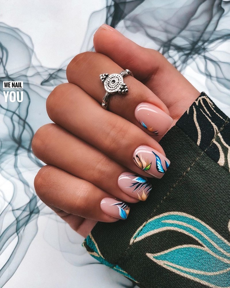 Стильный маникюр на короткие ногти 2026: лучшие идеи, новинки, тенденции — фото