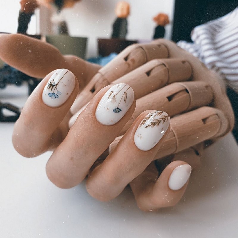 Стильный маникюр на короткие ногти 2026: лучшие идеи, новинки, тенденции — фото