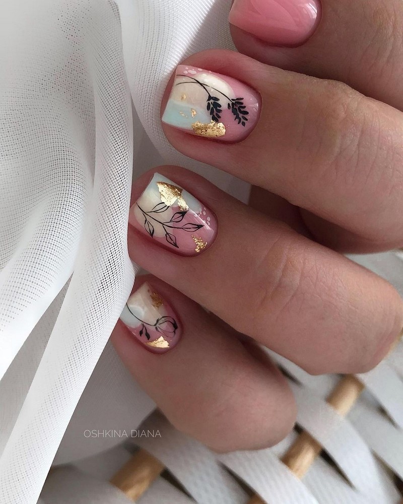 Стильный маникюр на короткие ногти 2026: лучшие идеи, новинки, тенденции — фото