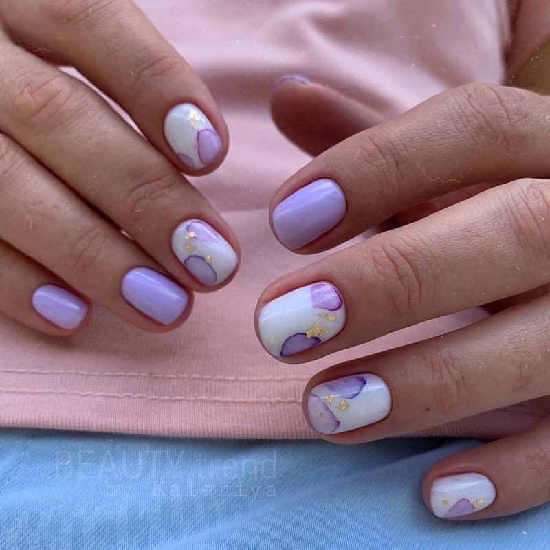 Стильный маникюр на короткие ногти 2026: лучшие идеи, новинки, тенденции — фото