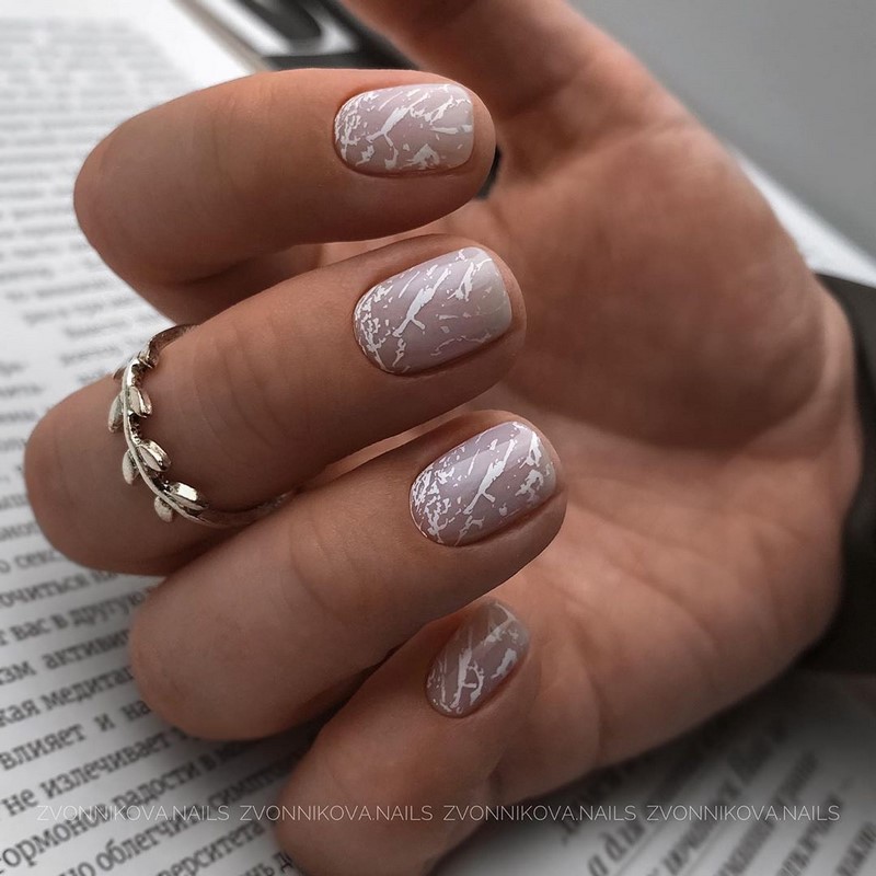 Стильный маникюр на короткие ногти 2026: лучшие идеи, новинки, тенденции — фото