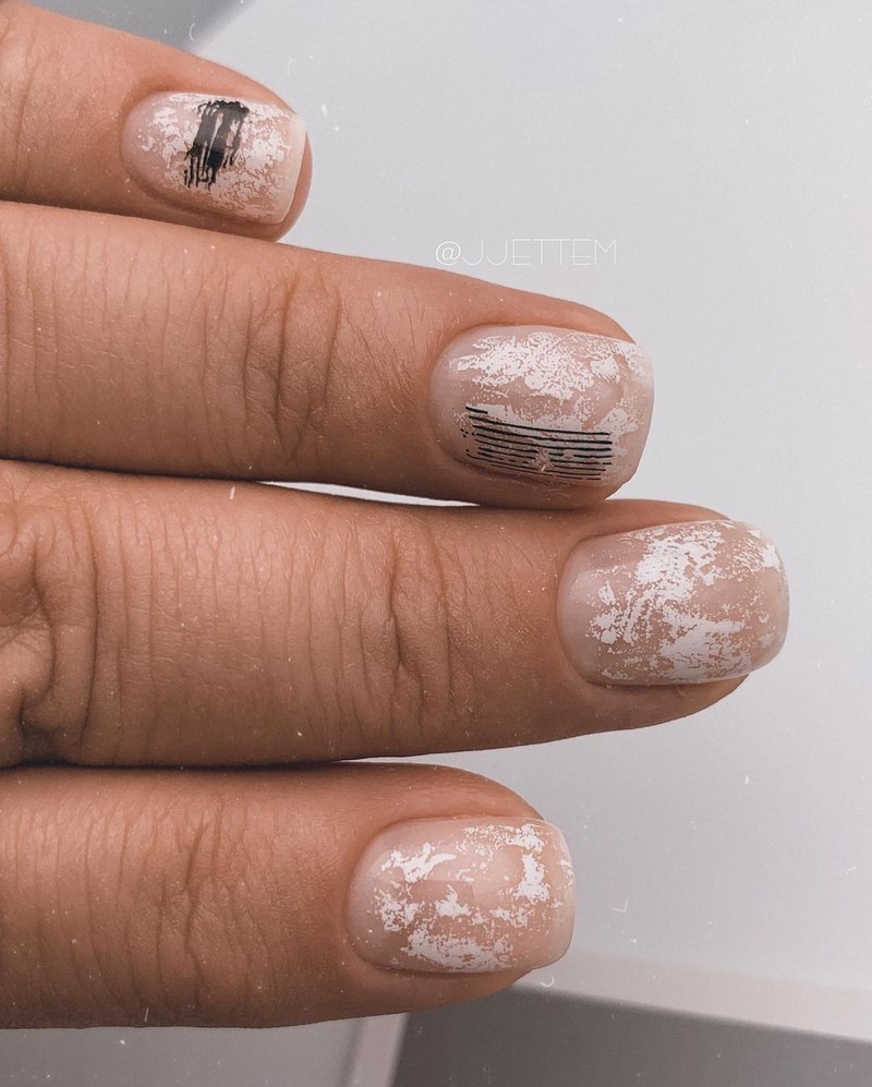 Стильный маникюр на короткие ногти 2026: лучшие идеи, новинки, тенденции — фото