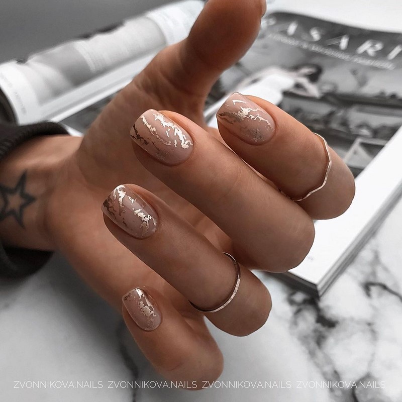 Стильный маникюр на короткие ногти 2026: лучшие идеи, новинки, тенденции — фото