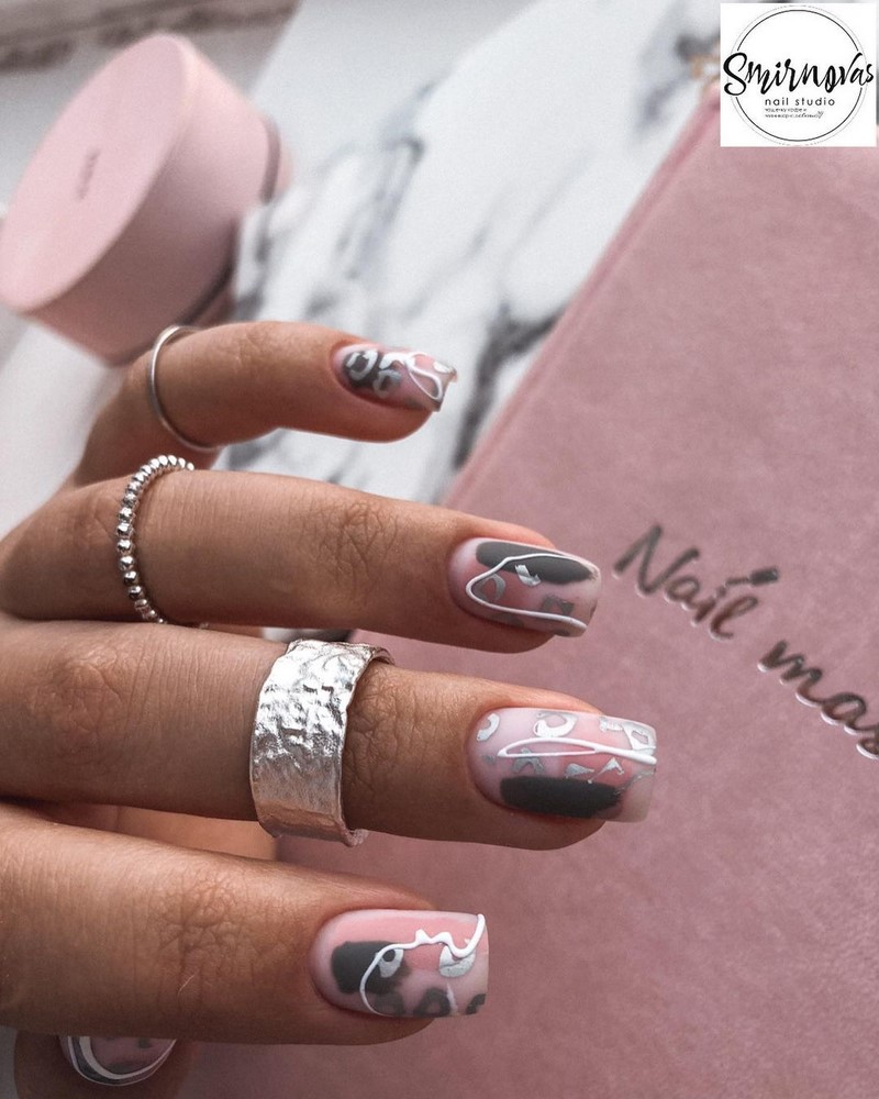 Стильный маникюр на короткие ногти 2026: лучшие идеи, новинки, тенденции — фото