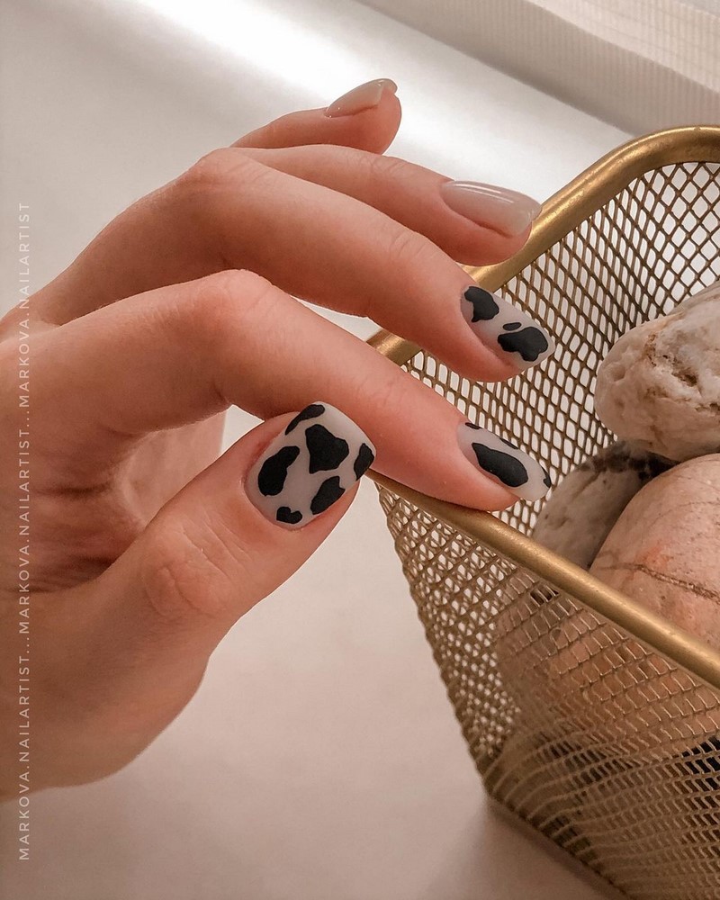 Стильный маникюр на короткие ногти 2026: лучшие идеи, новинки, тенденции — фото