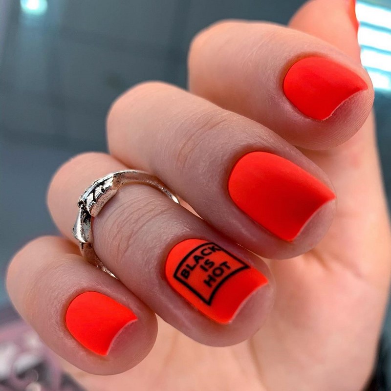 Стильный маникюр на короткие ногти 2026: лучшие идеи, новинки, тенденции — фото