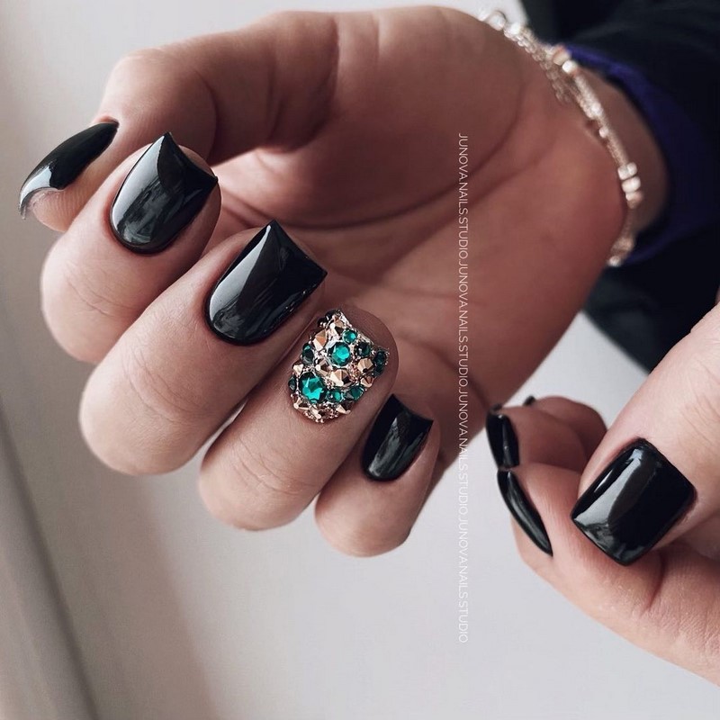 Стильный маникюр на короткие ногти 2026: лучшие идеи, новинки, тенденции — фото