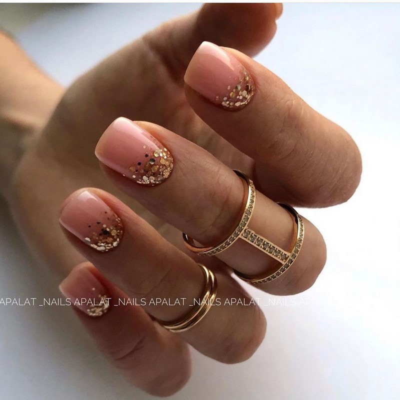 Стильный маникюр на короткие ногти 2026: лучшие идеи, новинки, тенденции — фото