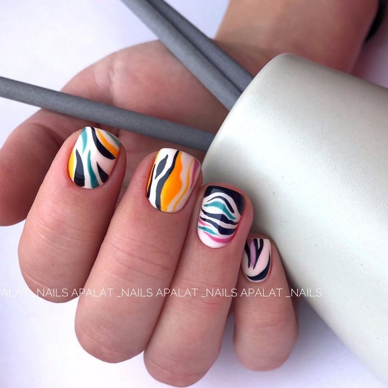 Стильный маникюр на короткие ногти 2026: лучшие идеи, новинки, тенденции — фото